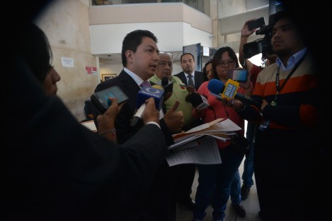 En representación de CESTEP cosulting Group  S.C., Arturo Nicolás Baltazar interpuso denuncia ante la Fiscalía General del Estado (FGE) en contra del fiscal  Jorge Winckler,  el magistrado Edel y otros funcionarios estatales por los delitos de asociación delictuosa, abuso de autoridad, usurpación de funciones, incumplimiento deber legal y tortura, en contra del exfiscal, Luis Ángel Bravo Contreras.recluido desde hace 4 meses en el Centro Penitenciario de Pacho Viejo por el delito de desaparición forzada.