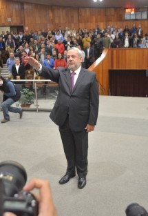 Domingo Bahena Corbalá,quien desde hace 2 años renunciara a su militancia panista y en las pasadas campañas se sumara a las campañas de los candidatos de MORENA, fue electo como nuevo Secretario General de Congreso, con 49 votos a su  favor de los diputados de la LXV Legislatura de Veracruz. 