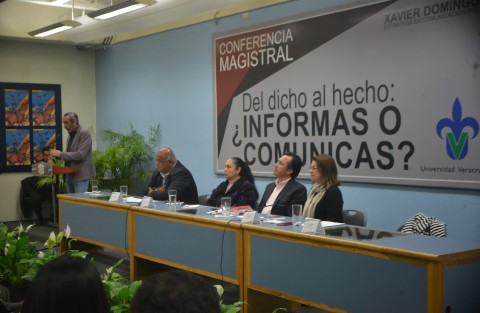 Conferencia magistral en la USBI-UV: Del dicho al hecho: ¿informas o comunicas?, por parte de Xavier Dominguez, con la presencia del gobernador electo Cuitlahuac Garcia, la rectora Sara Ladron de Guevara y el próximo secretario de Gobierno  Eric Cisneros.