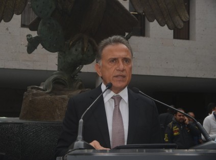 Yunes Linares evadió responder si con funcionarios como Erick Lagos, Adolfo Mota, Ricardo García Guzmán, Jorge Carvallo, entre otros, hubo algún acuerdo para no proceder legalmente contra ellos, repitiendo los nombres de exfuncionarios quienes sí fueron detenidos. 