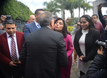  Al entregar su segundo y último informe de gobierno al congreso local, el gobernador Miguel Ángel Yunes Linares, aseveró que encabezó la administración de la transición que sacó a la pandilla más brutal que gobernó Veracruz y que serán los veracruzanos, el Congreso y la historia quienes habrán de juzgarlo.  
