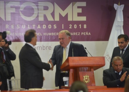 El Magistrado Edel Humberto Álvarez Peña, presidente del Tribunal de Justicia, en compañía de magistrados y del gobernador Miguel Ángel Yunes,  rindió su segundo informe de resultados.