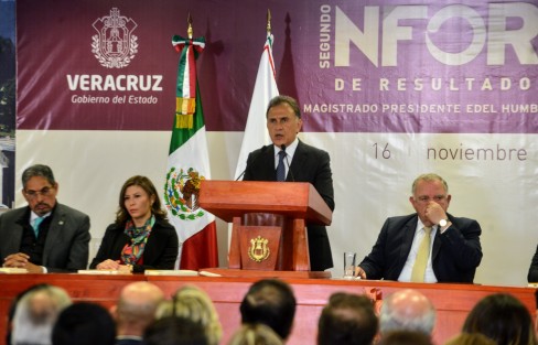 En su intervención, Miguel Ángel Yunes se dijo preocupado por la posible politización del Poder Judicial, y que lo que llamó <em> mayorías irracionales</em>, vayan a imponer como magistrados a personas que sólo obedezcan a intereses políticos. 