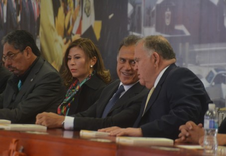 En su intervención, Miguel Ángel Yunes se dijo preocupado por la posible politización del Poder Judicial, y que lo que llamó <em> mayorías irracionales</em>, vayan a imponer como magistrados a personas que sólo obedezcan a intereses políticos. 