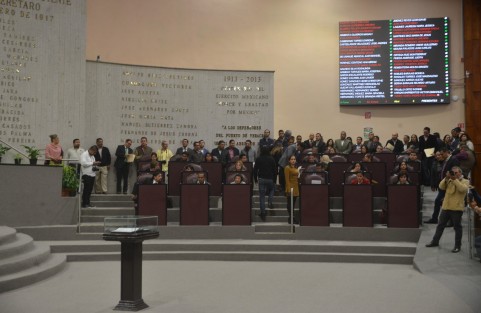 Con 37 votos de los diputados de Morena, PRI, PT y Movimiento Ciudadano, se aprobaron las comisiones, así como el calendario de las comparecencias de los actuales funcionarios de gobierno.   