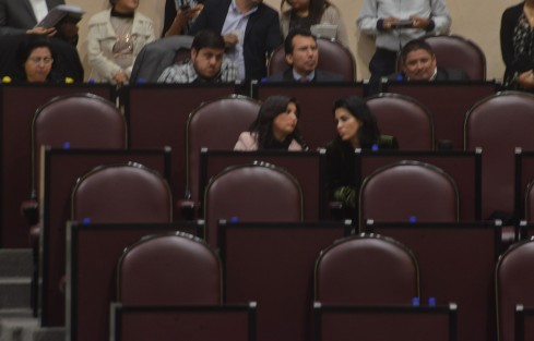 Con 37 votos de los diputados de Morena, PRI, PT y Movimiento Ciudadano, se aprobaron las comisiones, así como el calendario de las comparecencias de los actuales funcionarios de gobierno.   