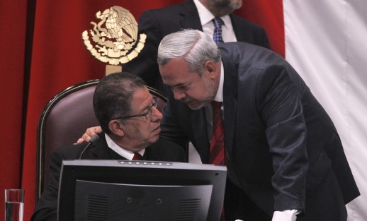 Con casi seis horas de retraso y la ausencia de la bancada panista, inició la sesión del Congreso local. 