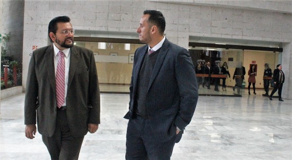 Diputados panistas se cansaron de esperar a que la aplanadora de MORENA y sus aliados iniciaran la  sesión y se retiraron a seguir sus actividades del viernes.  