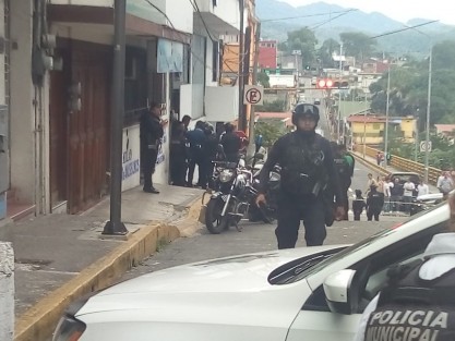 2 muertos, 3 lesionados (entre ellos una mujer) fue el saldo de un ataque armado en el interior de un bar ubicado a escasas cuadras de palacio municipal de Córdoba la mañana de este sábado.