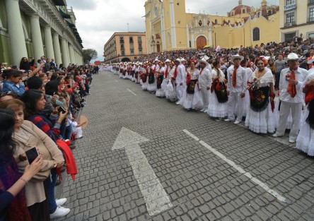 A diferencia de años anteriores, cuando la organización fue muy buena, este año con más participantes pero también muchos más contratiempos, se estableció un nuevo récord de La Bamba en Xalapa,Ver.. 