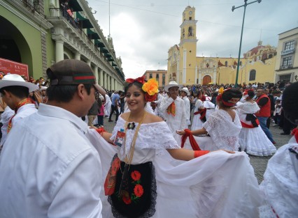 Con la participación de 2370 bailarines, se rompió el  récord de 2017, en el que participaron 1938 personas. 