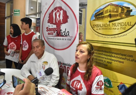 La Embajada Mundial de Activistas por la Paz dio a conocer que el próximo 21 de noviembre se llevará a cabo la décima segunda edición del Maratón de Donación de Sangre, el cual se realizará de manera simultánea en las instalaciones del Centro de Alta Especialidad (CAE) y el Centro Estatal de Cancerología (Cecan), a partir de las 8:30 horas. Ruth Torres Gómez explicó que de manera constante han efectuado este tipo de jornadas, mismas que tienen la finalidad de sensibilizar a la población de la importancia de donar sangre. 