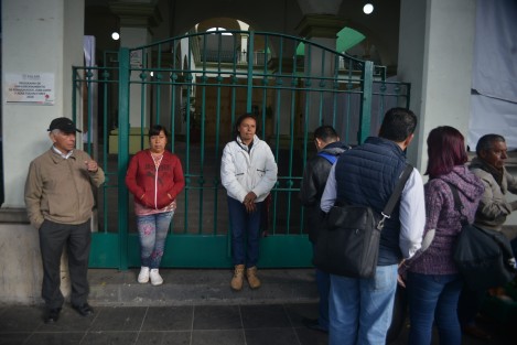 Integrantes de Renovación Veracruzana tomaron desde las 7 de la mañana las instalaciones del palacio municipal exigen que se cumpla con obras en sus colonias.  