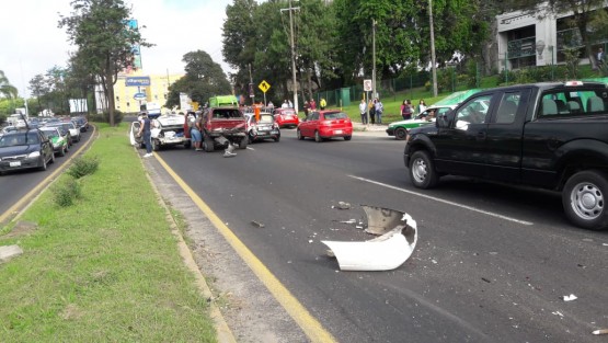 La pérdida del control del vehículo debido al infarto provocó que el mismo se impactara contra una camioneta y ésta a su vez con otro vehículo. 