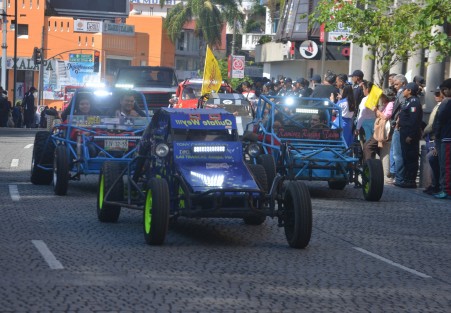 En punto de las 10 de la mañana dio inicio el desfile cívico-militar por el 108 aniversario de la Revolución Mexicana participaron estudiante, maestros y efectivos de seguridad, en el presidium presente el todavía Gobernador MAYL. 