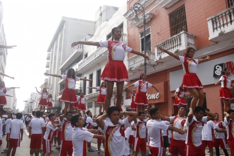Se celebró el 108 Aniversario de la Revolución Mexicana con un desfile por las principales calles del centro de la ciudad de Veracruz. Participaron escuelas de distintos niveles educativos. 