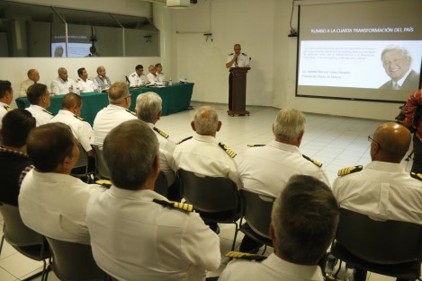 El próximo Coordinador General de Puertos y Marina Mercante, Héctor López Gutiérrez, asistió a la reunión <em>Planteamientos de Organizaciones de Marinos Mercantes, Integrándonos a la Cuarta Transformación de México</em>.  López Gutiérrez aseguró que buscarán reformar la ley para desincorporar a la Marina Mercante de SEMAR y regresarla a SCT. 