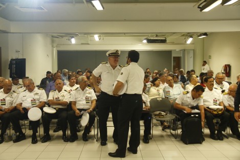 El próximo Coordinador General de Puertos y Marina Mercante, Héctor López Gutiérrez, asistió a la reunión <em>Planteamientos de Organizaciones de Marinos Mercantes, Integrándonos a la Cuarta Transformación de México</em>.  López Gutiérrez aseguró que buscarán reformar la ley para desincorporar a la Marina Mercante de SEMAR y regresarla a SCT. 