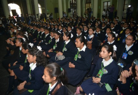  160 niños y niñas originarios del Puerto de Veracruz con los mejores promedios, realizarán el viaje número 65 de la Ruta de la Insurgencia, informó el coordinador de este programa, Rafael Sánchez Márquez. 