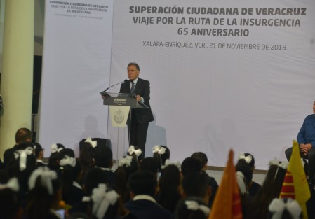 El gobernador Miguel Ángel Yunes Linares emitió el acuerdo que reforma, adiciona y deroga diversas disposiciones del Reglamento Interior de la Secretaría de Finanzas y Planeación, para actualizarlo con diversas disposiciones legales en materia de transparencia, rendición de cuentas, protección de datos personales, disciplina financiera, planeación, programación, presupuestación, evaluación estratégica de los programas presupuestarios, y lenguaje incluyente de género.
