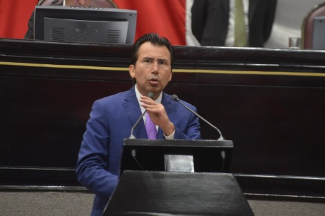 El diputado Gonzalo Guízar Valladares presentó un anteproyecto con punto de acuerdo en el que solicita al Ejecutivo del Estado presente, ante la LXV Legislatura, un informe pormenorizado de bienes recuperados al ex gobernador Javier Duarte, y  propone crear un fideicomiso, con la finalidad de pagar los adeudos que existen con los empresarios veracruzanos. 