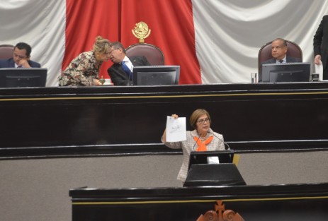 La diputada local Margarita Corro presentó un Anteproyecto que prevé exhortar al Ayuntamiento de Tierra Blanca y al Organismo Operador del Agua Potable y Saneamiento, de este lugar, a que a la brevedad, publiquen toda la información a la que están obligados de acuerdo a los lineamientos de la Ley de Transparencia y Acceso a la Información Pública para el Estado. 