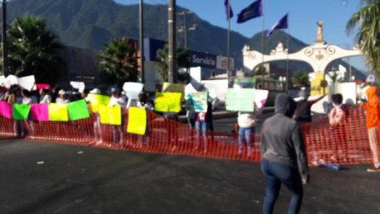 Ante la falta de pago, trabajadoras y encargados de estancias infantiles de Sedesol en la región de Orizaba. Mencionan que en todos los estados, han recibido su pago, Veracruz. Temen que llegue diciembre y no reciban su pago.  