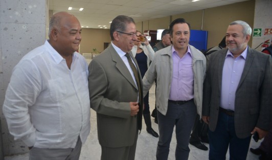 El gobernador electo fue recibido por el presidente de la mesa directiva de Congreso José Manuel Pozos Castro, así como el secretario Domingo Bahena Corbalá. 