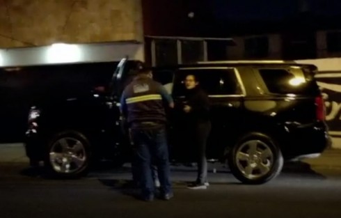 Al que le hicieron la prueba y salió positivo fue al chofer del diputado local Sergio Hernández Hernández del Partido Acción Nacional, de nombre Enrique; así lo informó el comandante Roque Alarcón, la camioneta de color negro fue llevada al corralón. 