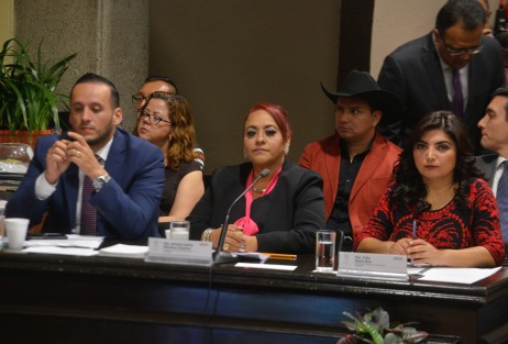 Con cifras alegres, como en otras comparecencias, la secretaria dijo que el empleo aumentó y que la mayoría de demandas  se resolvió. 