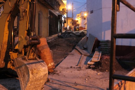 Cerrada la calle Insurgentes entre González Ortega y Jesús García, por cambio de concreto, obra que se extenderá hasta Xalapeños Ilustres con reencarpetado. Preveen se reabra el jueves a más tardar. Use vías alternas.