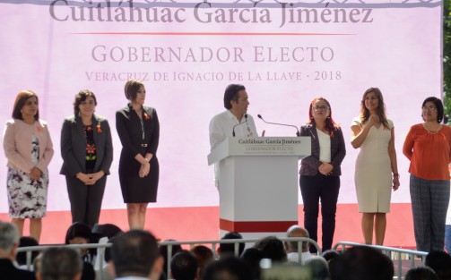 El gobernador electo, Cuitláhuac García Jiménez presentó a nuevas futuras funcionarias de su administración. Ariadna Aguilar Amaya ocupará la Oficialía Mayor de la Secretaría de Educación de Veracruz (SEV); Guadalupe Osorno Maldonado estará en la Secretaría de Protección Civil (SPC); Daniela Griego Ceballos estará en el Instituto de Pensiones del Estado (IPE). Verónica Aguilera Tapia estará en el DIF estatal; María del Rocío Pérez Pérez estará en la Secretaría de Medio Ambiente; y la Contraloría General del Estado la ocupará Leslie Mónica Garibo Puga.