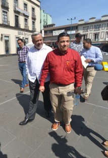 El presidente de la JUCOPO, Juan Javier Gómez Cazarín, participó en la consulta ciudadana que se lleva a cabo en todo el país. 