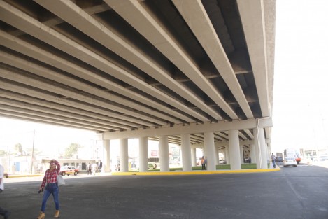 El gobernador Miguel Ángel Yunes inauguró el Puete Tamaca - Nuevo Veracruz. Asistieron diputados federales, empresarios y público en general.