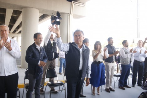 El gobernador Miguel Ángel Yunes inauguró el Puete Tamaca - Nuevo Veracruz. Asistieron diputados federales, empresarios y público en general.