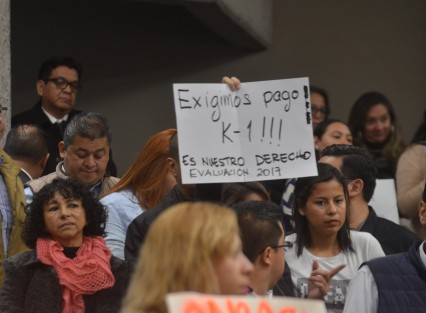 Aunque a lo largo de la administración que finaliza se han manifestado maestros por falta de algunos pagos, e incluso hubo quien este lunes lo hizo en el Congreso, el titular de la SEV, Enrique Pérez, aseguró que la zozobra por la falta de pagos de los mentores en Veracruz, se ha terminado.  