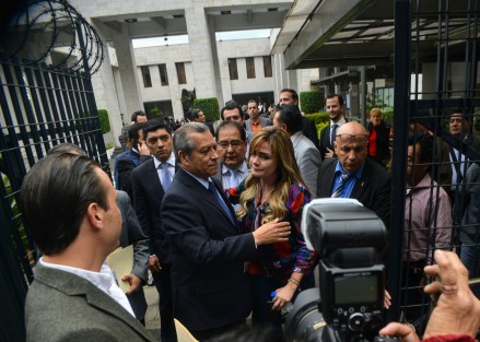Alrededor de las 16:30 horas terminó la comparecencia del encargado de la SEV, en lo que hasta ahora ha sido la más larga y cuestionada, María Josefina Gamboa Torales y Juan Manuel de Unanue despidieron  al secretario.  