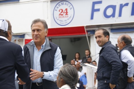 El gobernador Miguel Ángel Yunes Linares, asistió a la inauguración de los trabajos de remodelación del Hospital Regional de Alta Especialidad de Veracruz. Durante el evento se usó a una mujer enferma para dar el agradecimiento, mientras que otros pacientes fueron dejados de lado mientras se realizaba el evento. 