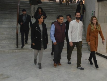 Estrenando tenis de los económicos, como todo  lo presumido por Elías Asad Danini, coordinador general de  Comunicación Social,  se llevó a cabo la comparecencia de éste ante diputados de la LXV legislatura.