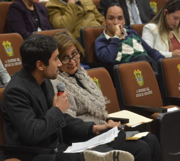 Lamentable la participación de algunos Diputados de Morena que siguen mostrando su desinformación en las comparecencias. Tan fue así que la comparecencia de Elías Asad duró alrededor de una hora y media y fueron nuevamente el centro de las burlas de  su compañeros.  
