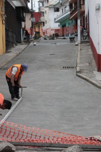 Está concluida la repavimentación del tramo de la calle Insurgentes entre González Ortega y Jesús García. Sin embargo aún no será abierta pues aun harán reencarpetamiento del tramo que llega hasta Xalapeños Ilustres.