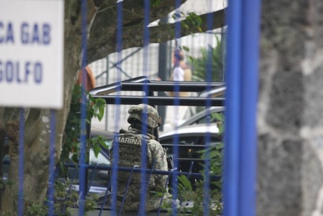 Como parte de los preparativos para la toma de protesta al próximo gobernador, Cuitláhuac García, elementos de la Marina se pudieron ver en los alrededores de la LXV legislatura. 