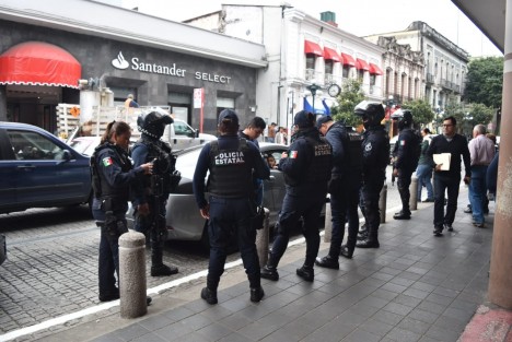 Carro compacto con reporte de robo fue detenido en la calle Enríquez a la altura del pasaje comercial. Dicho vehículo fue llevado al corralón y el conductor a el cuartel de  San José para aclarar la procedencia de dicha unidad.