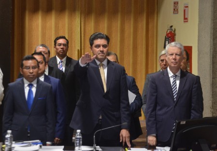 Con la presencia de familiares, amigos y representantes de colectivos de desaparecidos se llevó a cabo la  comparecencia  del secretario  de Gobierno Rogelio Franco Castán, la última de esta minigubernatura ante diputados de LXV legislatura.