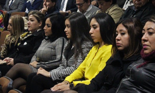 Indignación de familiares del Secretario de Gobierno, Rogelio Franco, por cuestionamiento de diputado sobre su vida privada, por lo que el diputado debió disculparse públicamente. 