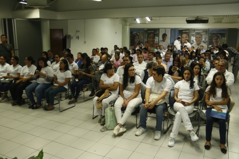 La Fundación UV Comité Regional Veracruz - Boca del Río, realizó la entrega de estímulos económicos a estudiantes con promedios académicos de excelencia. Estuvieron presentes padrinos benefactores y el vicerector de la Universidad Veracruzana, Alfonso Pérez.