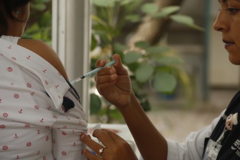 Se aplican vacunas contra la influenza en el módulo de la Jurisdicción Sanitaria Número VIII. La campaña termina en marzo y hasta el momento se ha suministrado el 60 por ciento del total de las dosis.  
