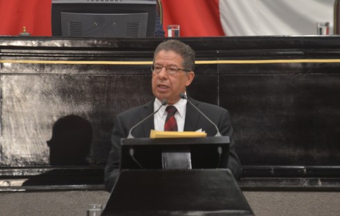 Para finalizar la comparecencia, el presidente de la Mesa Directiva del Congreso del Estado, José Manuel Pozos, le recordó a Miguel Ángel Yunes, que le quedó a deber a Veracruz.