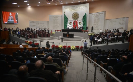 Después de la comparecencia del todavía gobernador MAYL, diputados de MORENA presentaron una iniciativa que les faculte remover al fiscal Winckler si fuera necesario para salvaguardar el interés público y social.  