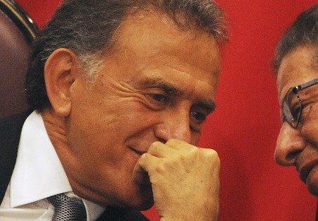 El Gobernador Miguel Ángel Yunes Linares, compareció ante el Pleno de la LXV Legislatura del Congreso del Estado, para responder a las preguntas de las diputadas y diputados, todo con relación a la Glosa del Informe de Gobierno. 
